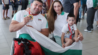 Шампионът в тласкането на гюле в клас F55 Ружди Ружди