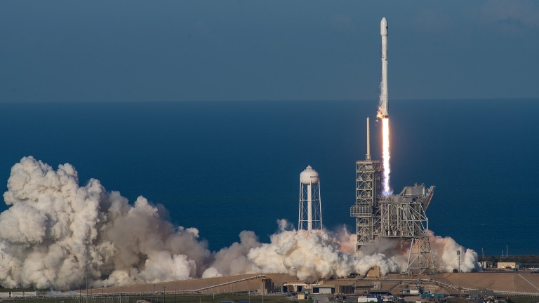 „SpaceX” изстреля секретен разузнавателен сателит 