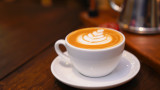 Flat White, как се появява и как се приготвя най-кадифеното и кремообразно кафе