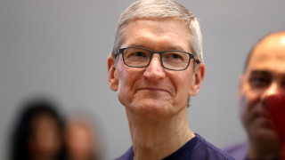 Apple отлага връщането в офиса и раздава по $1 000 на служителите си