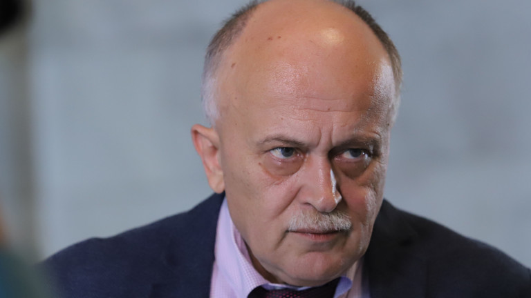 Бойко Пенков: Лекарите са претоварени, легла има, мобилизират се студенти