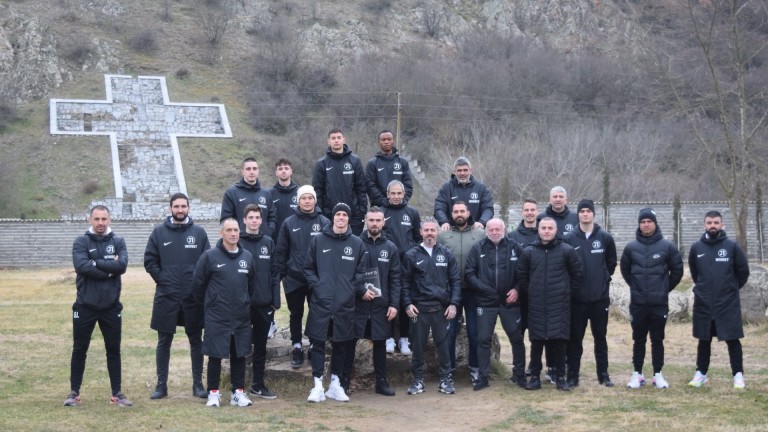 Представителният отбор на Локомотив (Пловдив) посети днес защитената местност Рупите.