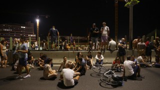 Протестите в Сърбия продължават с улични блокади