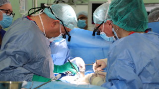 Специалисти от ВМА и "Пирогов" оперираха бебе с рядък рак на черния дроб
