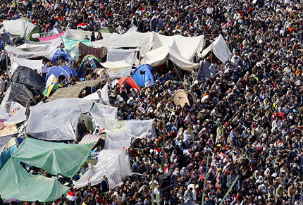Демонстрантите напускат "Тахрир", запазват протестна готовност