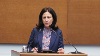 Закъснял е призивът на Асен Василев за приемане на законите