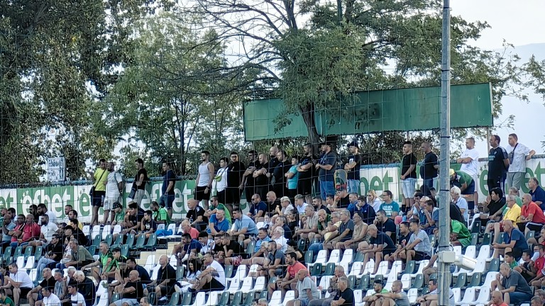 Феновете на Хебър изумиха с просташки скандирания срещу ЦСКА II