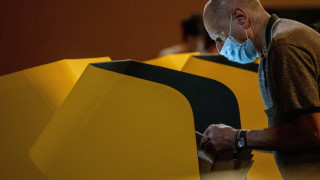 Кандидатът на демократите за президент на САЩ Джо Байдън солидно