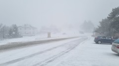 Първият сняг и вятърът изненадаха Североизточна България