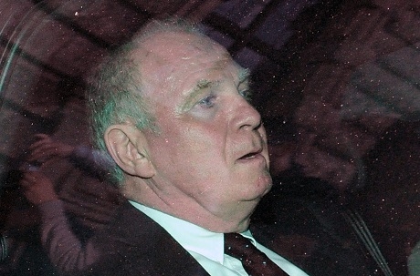 Ули Хьонес влезе в затвора