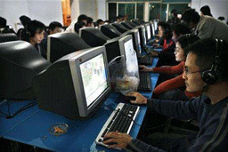 Уеб потребителят влиза средно в 85 сайта на месец