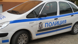 Задържаха двама за кражба на ток от община Долна баня