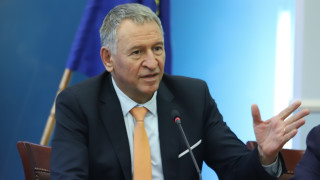 Осъдиха Стойчо Кацаров да плати 50 хил. лв. на Костадин Ангелов по казуса с "Александровска"