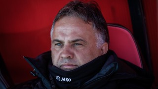 Само пет отбора в Първа лига останаха с треньорите си