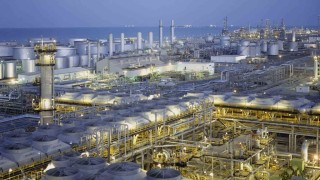 Най голямата петролна компания в света Saudi Aramco подписа договори