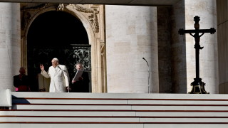 Папа Франциск отмени сутрешните си аудиенции в събота заради лек
