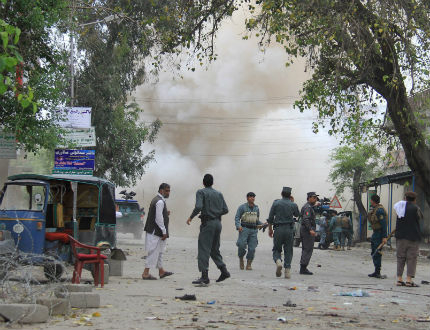 Талибаните нападат голям афганистански град, президентът отложи визита в Индия
