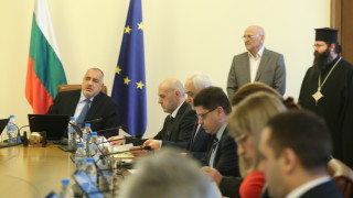 Министерски съвет отпусна 5 милиона лева за заплатите на свещениците