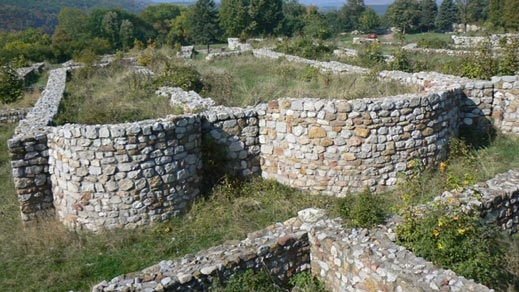 Възстановяват оригиналните стени на пернишката крепост