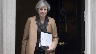 Не е работа на правителството да казва на жените какво да носят, либерална Тереза Мей