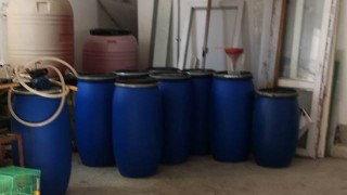 2600 литра нелегален алкохол иззеха митничари при проверка в постройка