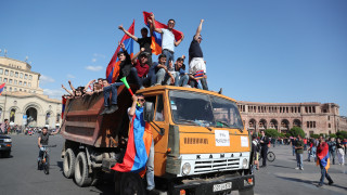 Лидерът на протестите в Армения прекрати блокадите, избират премиер на 8 май