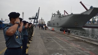 В Джакарта пристига най-големият и нов австралийски военен кораб