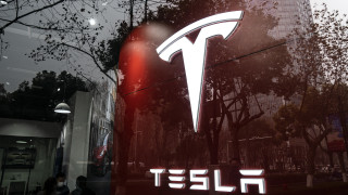 Топ юристът на Tesla Алън Прескот напусна компанията за електромобили