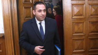 Eмил Караниколов е под карантина заради полета до ОАЕ