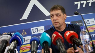 Треньорът на Левски Петър Хубчев говори пред медиите преди реванша