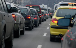 Катастрофа между кола и автобус на градския транспорт задръсти бул. „Сливница”