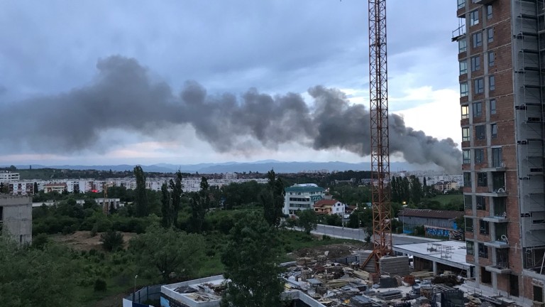 Силен пожар в София