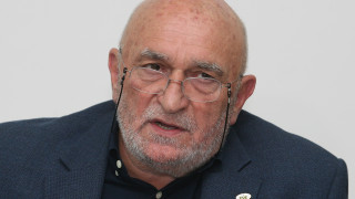 При 198 проверки на пакетирани пресни и замразени плодове и