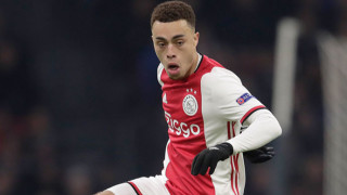 Десният защитник на Аякс Сержиньо Дест иска да премине в