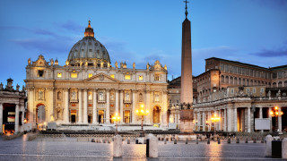 Когато чуем Ватикана неминуемо си представяме папата Свещеният град обаче