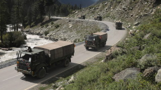 Индия и Китай се договориха да изтеглят бронирани превозни средства