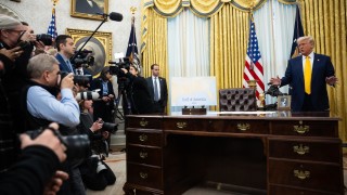 Президентът на САЩ Доналд Тръмп направи обрат в позицията си като