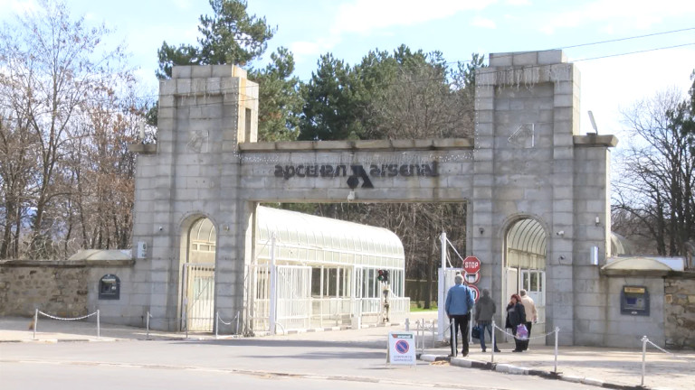 Заплатите в най-големия оръжееен завод у нас се вдигат за 5-ти път тази година