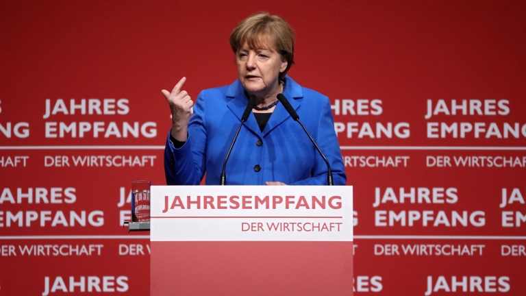 Германците охлаждат все повече към Меркел и бежанците 