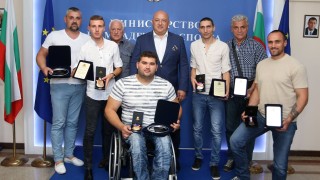 Министърът на спорта Красен Кралев прие и връчи почетни плакети