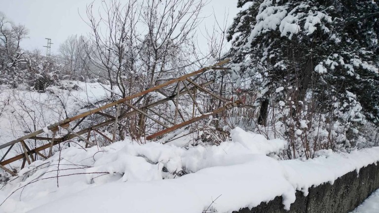 Десетки населени места без ток в Старозагорско