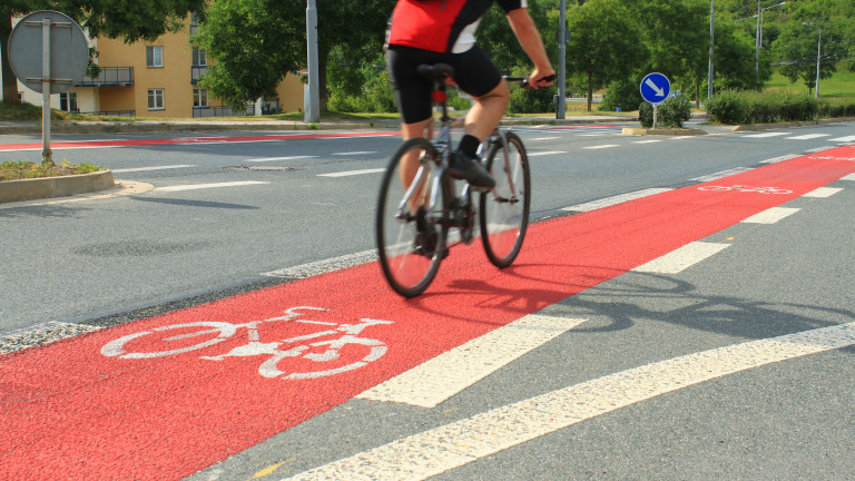 30-тина велосипедисти поискаха пред МС реална сигурност