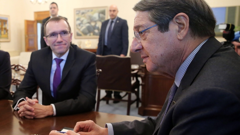 Лидерите на разединен Кипър подновяват преговорите през януари