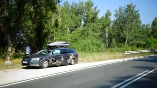 ТИР блъсна кола с румънци край Симитли и избяга 