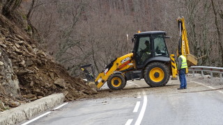 Възстановено е движението по път II 16 Своге Ребърково в
