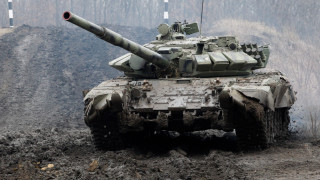 Кремъл заяви в сряда че Русия ще държи военните си