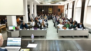 Въпреки че не успяха да си изберат председател на първата