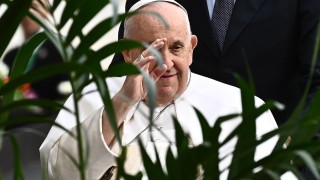 Папа Франциск е претърпял чревна операция в римската болница Джемели