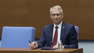 Премиерът в оставка акад Николай Денков се закани че ще