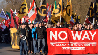 Крайнодесните екстремисти в Европа и САЩ все повече сформират глобални